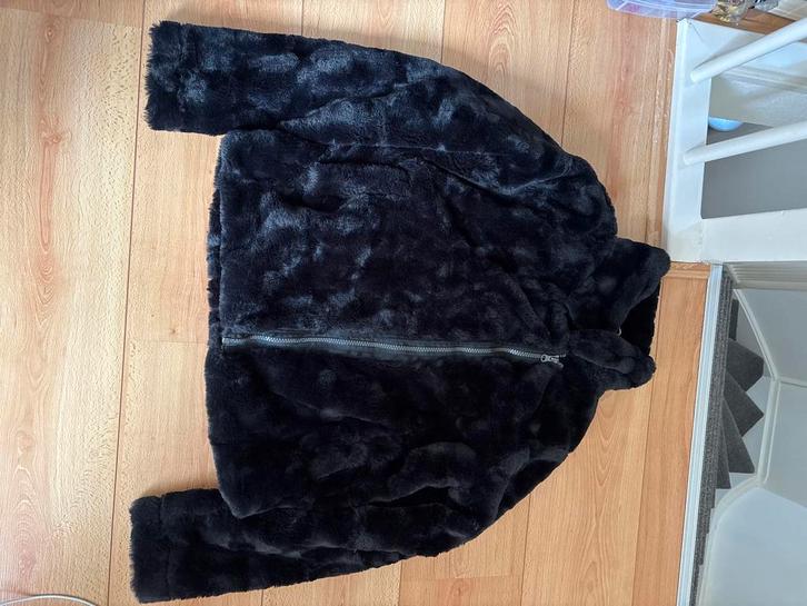 Zwart Fluffy Bontjasje - Nieuw!, Kleding | Dames, Jassen | Winter, Nieuw, Maat 38/40 (M), Zwart, Ophalen of Verzenden