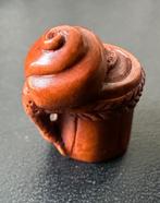 Ojime in buxushout van een slak op een ton, Antiek en Kunst, Verzenden