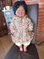 Grote donkere pop 65 cm, Kinderen en Baby's, Speelgoed | Poppen, Ophalen of Verzenden, Babypop