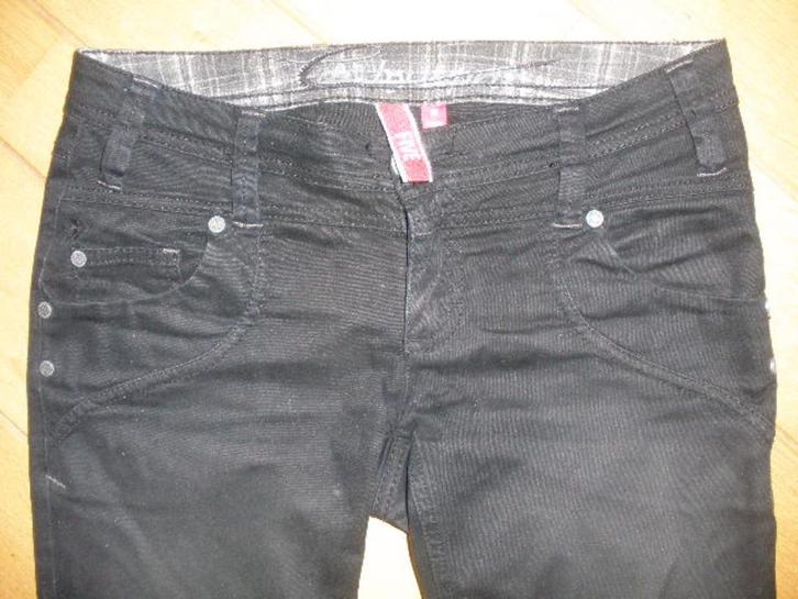 EDC by ESPRIT broek FIVE zwart maat 36 Regular lengte, Kleding | Dames, Spijkerbroeken en Jeans, Zo goed als nieuw, W28 - W29 (confectie 36)