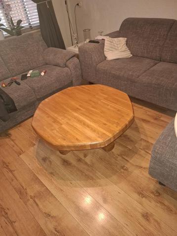 Tafel tekoop beschikbaar voor biedingen