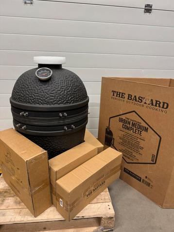 The Bastard Urban Medium complete kamado BBQ nieuw beschikbaar voor biedingen