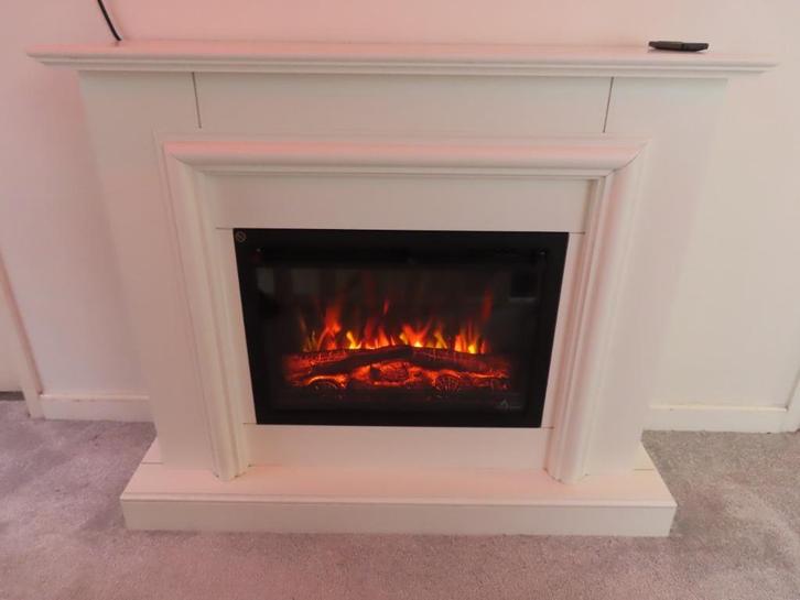 Zeer mooie sfeer - sierhaard met witte schouw. Livin Flame, Huis en Inrichting, Haarden, Zo goed als nieuw, Elektrische haard