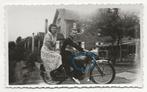 Monet Goyon motor man vrouw jurk, Foto, Ophalen of Verzenden, Zo goed als nieuw, 1940 tot 1960