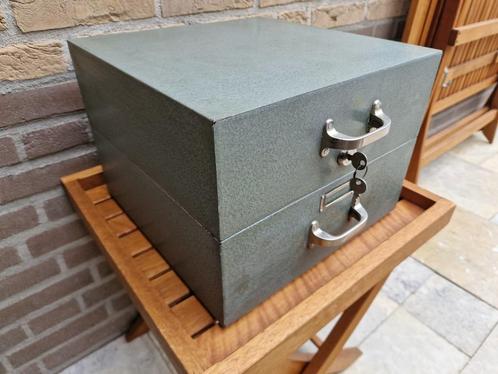 Kaartenbak metaal afsluitbaar. Vintage., Diversen, Bureau-accessoires, Gebruikt, Ophalen of Verzenden