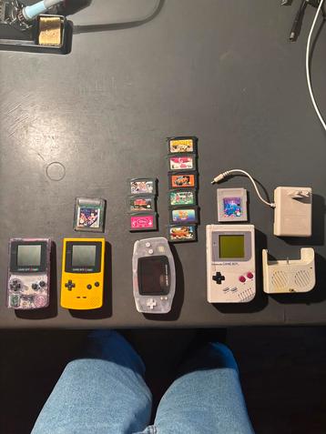 Nintendo Gameboys: Classic, Color & Advance beschikbaar voor biedingen