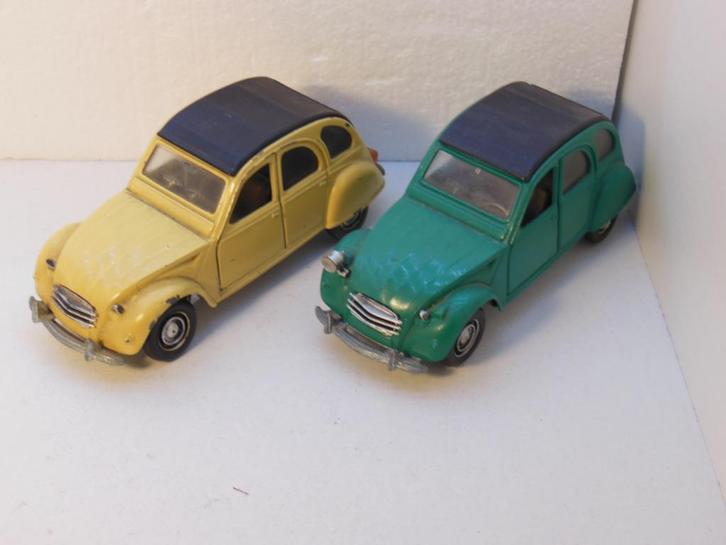 2 x  CITROENs 2 CV - 1:25 -  POLISTIL  -  OPKNAPPERS, Hobby en Vrije tijd, Modelauto's | 1:24, Gebruikt, Overige merken, Ophalen of Verzenden