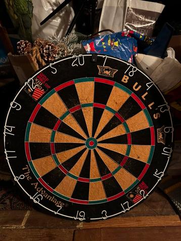BULL’S The Advantage dartbord beschikbaar voor biedingen