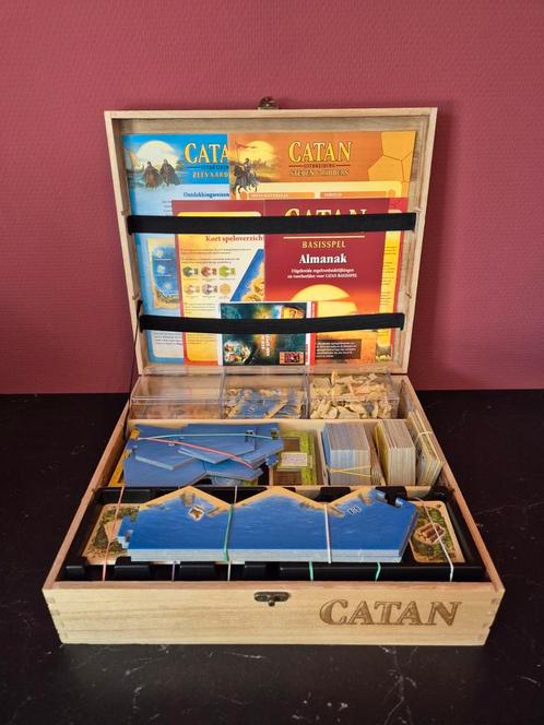 Complete set Catan in luxe koffer, Hobby en Vrije tijd, Gezelschapsspellen | Bordspellen, Zo goed als nieuw, Drie of vier spelers