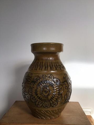 Aardewerk vintage vaas, beige, bruin beschikbaar voor biedingen