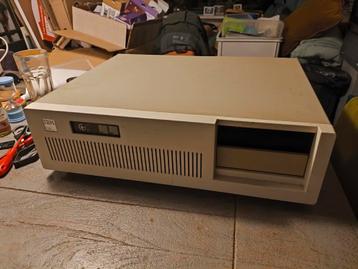 IBM 5170 computerkast met werkende voeding beschikbaar voor biedingen