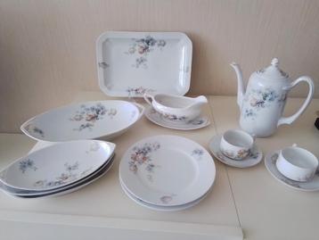Antiek servies 1930 pastel gekleurde bloemen 13 stuks beschikbaar voor biedingen