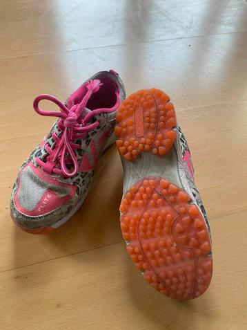 Veldhockey schoenen maat 36 beschikbaar voor biedingen
