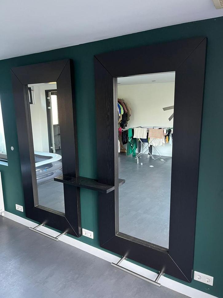 Stoere zwarte kapsalon spiegels met voetensteunen, Diensten en Vakmensen, Kappers en Thuiskappers