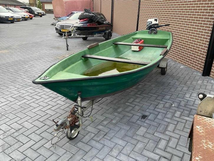 Toerboot met 4 takt buitenboordmotor en trailer, Watersport en Boten, Sloepen, Gebruikt, Overige brandstoffen