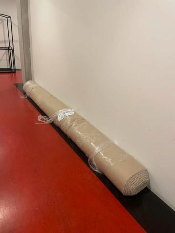Beige vloerbedekking 4-5 meter beschikbaar voor biedingen