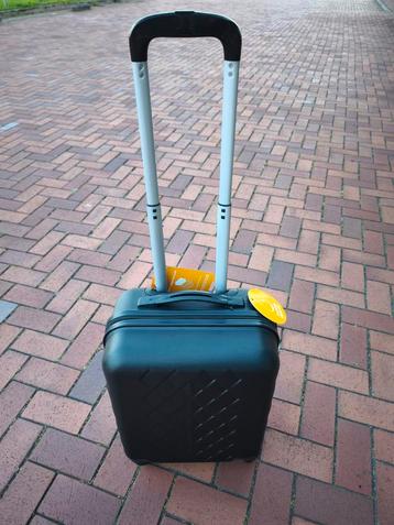 Reis koffer op wielen met cijferslot. Nieuw  beschikbaar voor biedingen