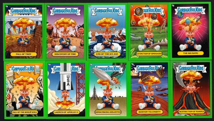 Garbage Pail Kids (GPK) 2012 Adam Bomb Through History - SET, Hobby en Vrije tijd, Verzamelkaartspellen | Overige, Nieuw, Meerdere kaarten