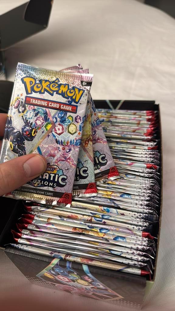 Pokemon prismatic evolutions booster packs ‼️GOEDKOOP‼️, Hobby en Vrije tijd, Verzamelkaartspellen | Pokémon, Zo goed als nieuw