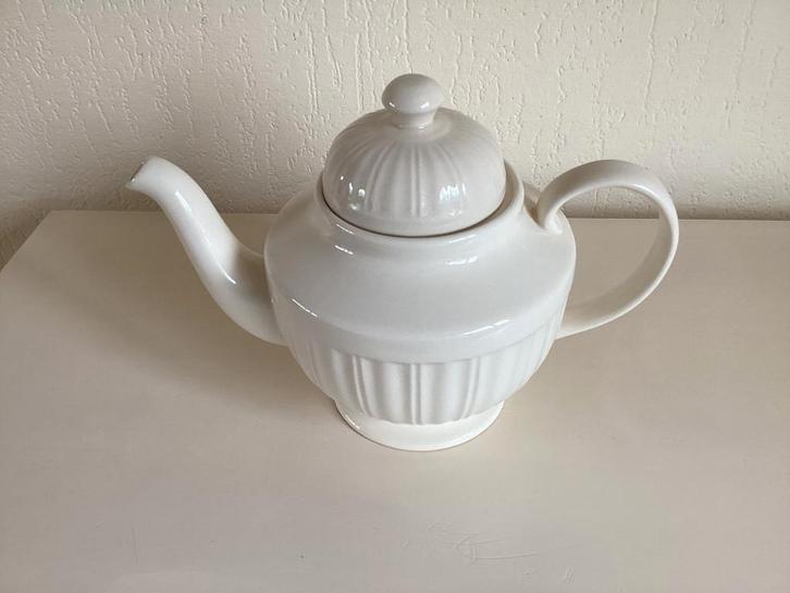 Theepot Queen's Garden warm wit inhoud 1 liter Queens garden, Huis en Inrichting, Keuken | Servies, Zo goed als nieuw, Overige typen