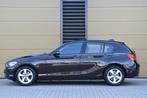 BMW 1-serie 118i Essential * Glasdak * LED * PDC * Dealer on, 65 €/maand, Gebruikt, Origineel Nederlands, Bedrijf