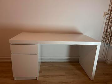 Ikea MALM bureau 140x65cm - afbeelding 1