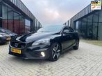 Volvo V40 1.5 R-Design Nordic Plus Clima Camera Cruise NL Au, Auto's, Volvo, 65 €/maand, 4 cilinders, 700 kg, Leder en Stof