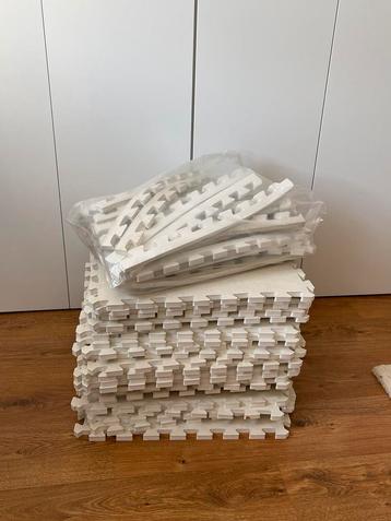 Boxenland vloertegels 50x50x1,2cm wit beschikbaar voor biedingen