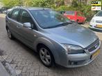 Ford Focus SCHADE / EXPORT / Nieuw APK / Hij rijdt en schake, Auto's, Ford, 47 €/maand, Origineel Nederlands, Te koop, Zilver of Grijs