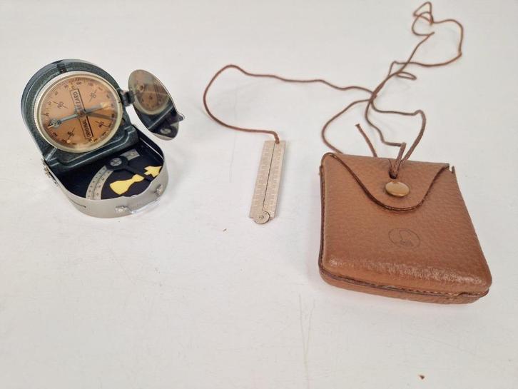 Vintage Lufft Bezard Model II vloeistofkompas leer etui, Verzamelen, Militaria | Tweede Wereldoorlog, Landmacht, Overige typen