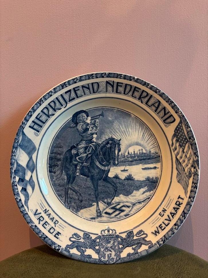 Wandbord Herrijzend Nederland - Société Ceramique, Antiek en Kunst, Antiek | Wandborden en Tegels, Ophalen of Verzenden