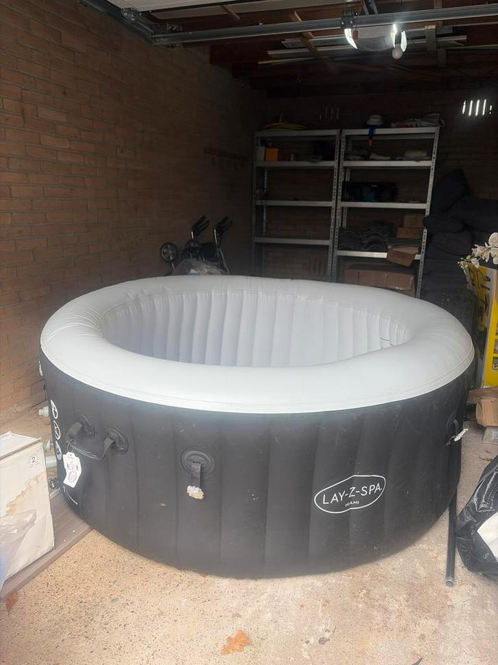 Lay-Z-Spa Miami opblaasbare jacuzzi, Tuin en Terras, Bubbelbaden en Hottubs, Gebruikt, Opblaasbaar, Afdekzeil, Ophalen