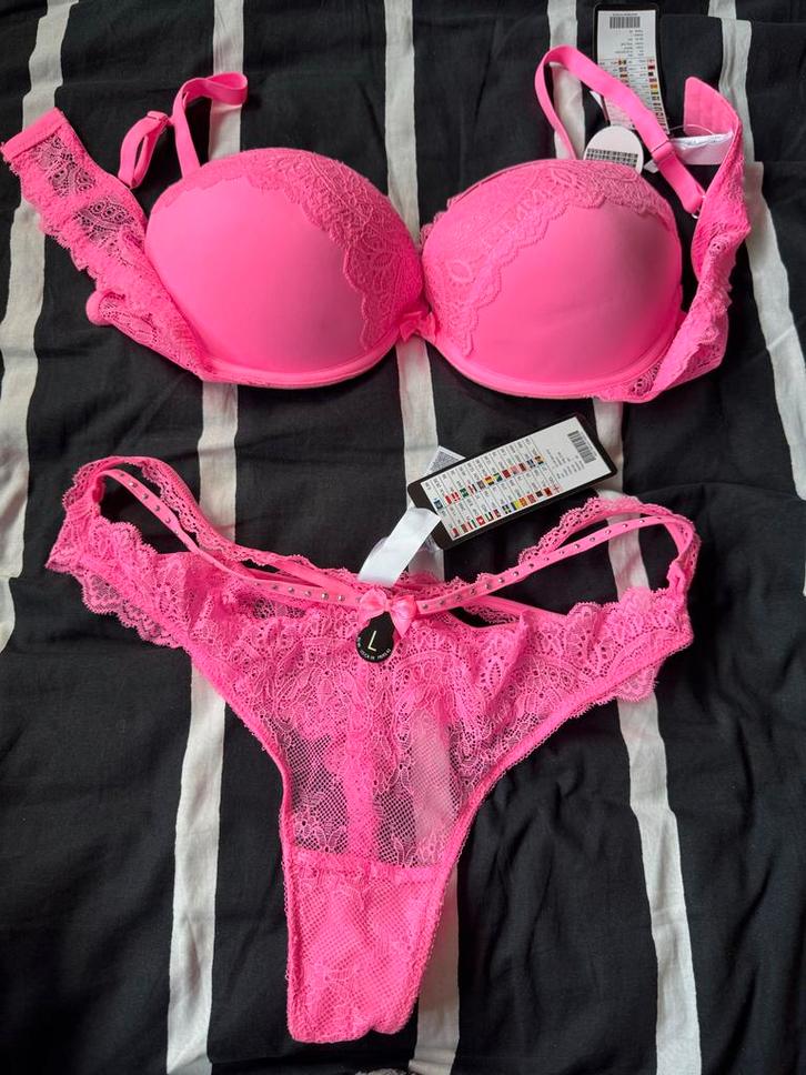 Roze Lingerieset met super Push-up BH 85C- Nieuw!, Kleding | Dames, Ondergoed en Lingerie, Setje, Roze, Ophalen of Verzenden