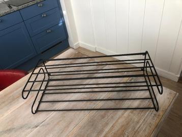 Vintage schoenenrek van Ikea beschikbaar voor biedingen