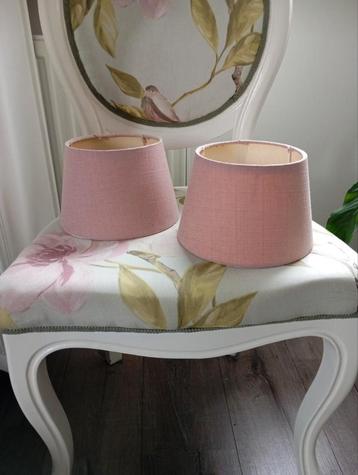 2 oud roze (nacht) lampenkapjes beschikbaar voor biedingen