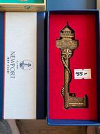 Disney limited key / sleutel newport bay, Ophalen of Verzenden, Zo goed als nieuw, Beeldje of Figuurtje
