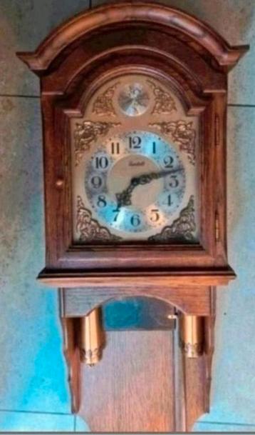 Antieke Wandklok beschikbaar voor biedingen