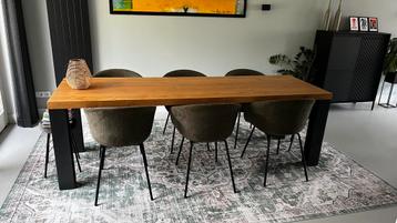 Eiken tafel 250 x 80 cm plus 6 stoelen beschikbaar voor biedingen