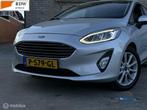 Ford Fiesta 1.0 EcoBoost Vignale Automat Navi Cruise Carplay, Auto's, Ford, Gebruikt, Euro 6, LED verlichting, Bedrijf