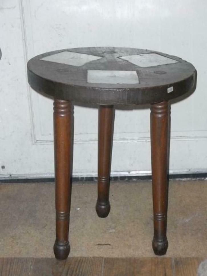 Bijzet tafel met 3 zeventiende eeuwse tegeltjes er in, Antiek en Kunst, Antiek | Meubels | Tafels, Ophalen