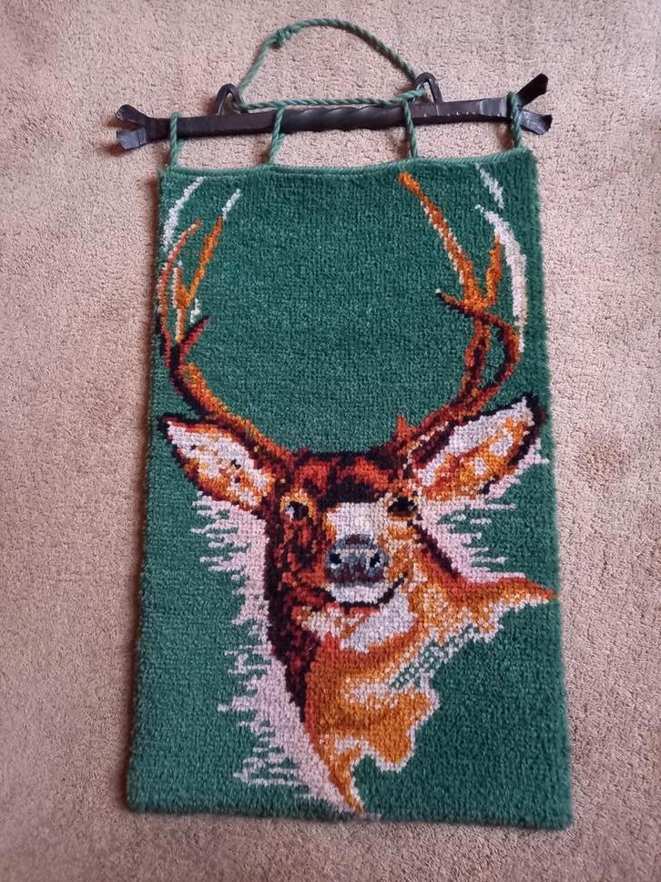 Handgeknoopt wandkleed met ijzeren ophangstang, Huis en Inrichting, Woonaccessoires | Wanddecoraties, Zo goed als nieuw, Ophalen