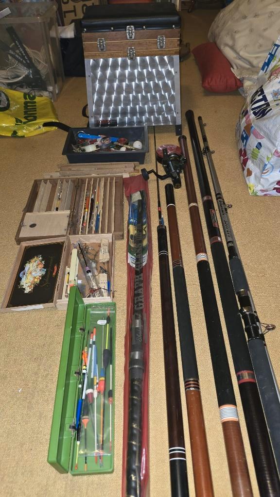 Viskoffer ruim gevuld, diverse vishengels, werp- telescoop,, Watersport en Boten, Hengelsport | Algemeen, Zo goed als nieuw, Overige typen