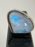 Zilveren ring met “Blue Fire” maansteen, Sieraden, Tassen en Uiterlijk, Ringen, 18 tot 19, Ophalen of Verzenden, Zo goed als nieuw