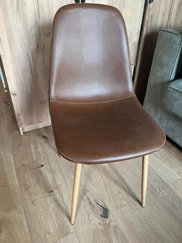 2 x Bruine Eetkamerstoel beschikbaar voor biedingen