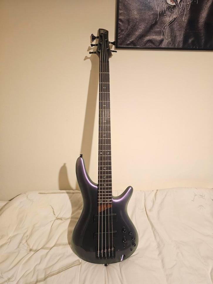 Ibanez SR505E Soundgear Black Aurora Burst 5 snarig, Muziek en Instrumenten, Snaarinstrumenten | Gitaren | Bas, Zo goed als nieuw