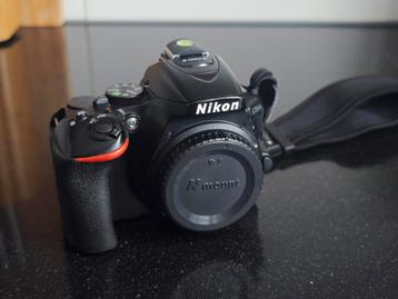 Nikon D5600 (wifi/bluetooth) touch screen DSLR beschikbaar voor biedingen
