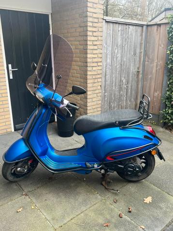 Vespa sprint beschikbaar voor biedingen