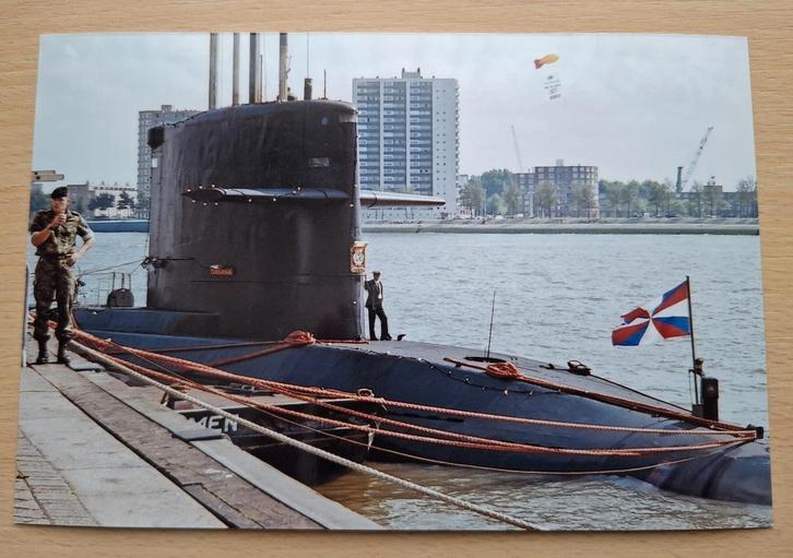 Foto van onderzeeboot Hr Ms Tijgerhaai in Rotterdam 1995, Verzamelen, Militaria | Algemeen, Marine, Foto of Poster, Nederland