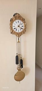Goudkleurige wand klok antiek
Compleet met slinger, Ophalen