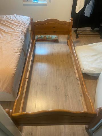 Houten kinderbed met lattebodem en matras 90x200 cm